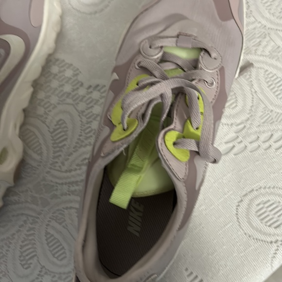 React Nike Woman Sneakers. - Picture 7 of 7